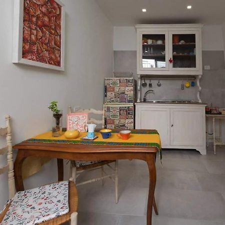 La Petite Maison Apartment Конверсано Екстериор снимка