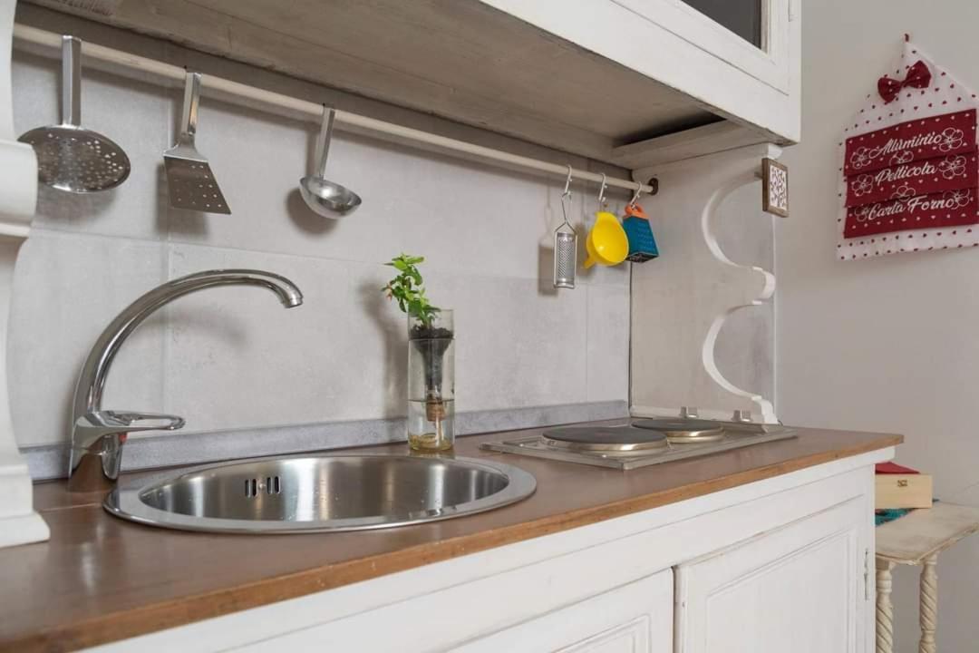 La Petite Maison Apartment Конверсано Екстериор снимка