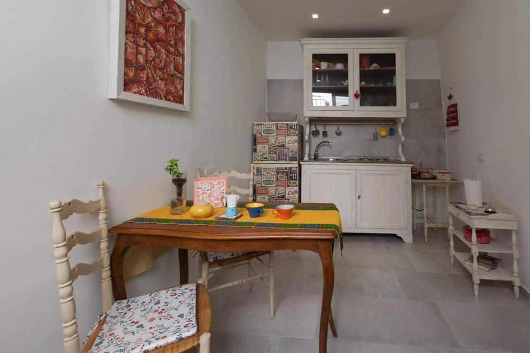 La Petite Maison Apartment Конверсано Екстериор снимка