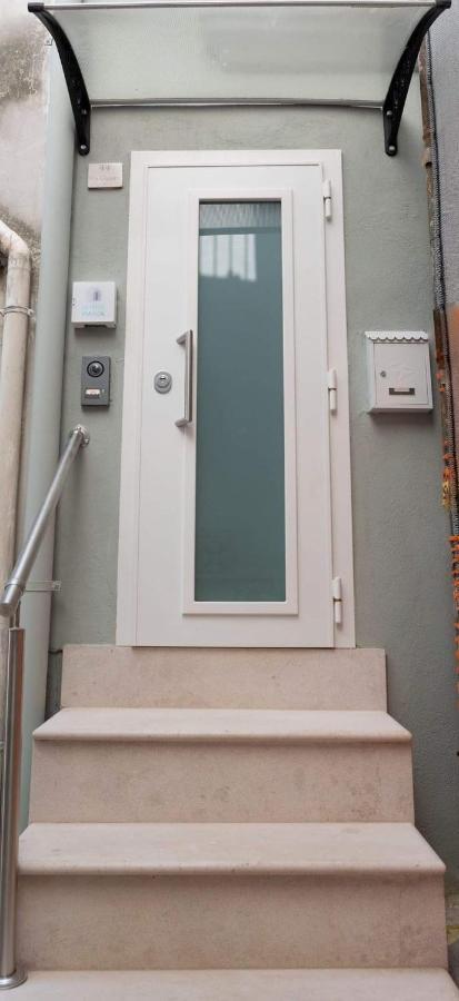 La Petite Maison Apartment Конверсано Екстериор снимка